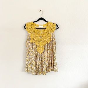 🌿Final Sale 
Solitaire‎ Floral Lace Detail Tank